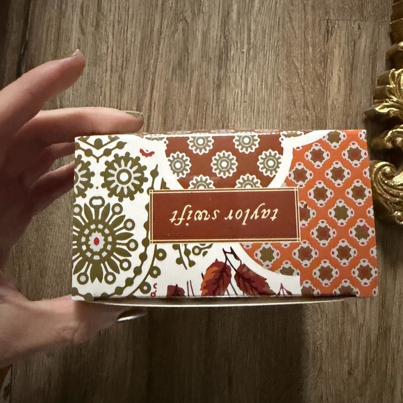 NIB Taylor Swift Evermore Cabin Ornament Ivy covered in you Christmas - Picture 8 of 17